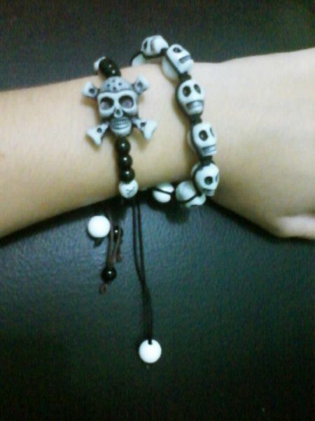 Duo pulseiras de caveirinhas ajustáveis